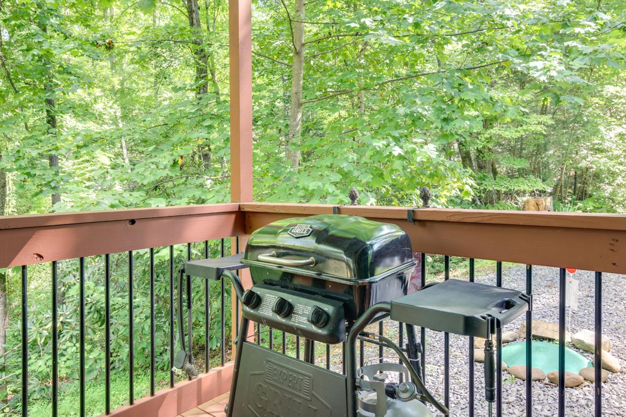 Quaint Smoky Mountain Cabin - 4 Mi To Gatlinburg! Exterior photo