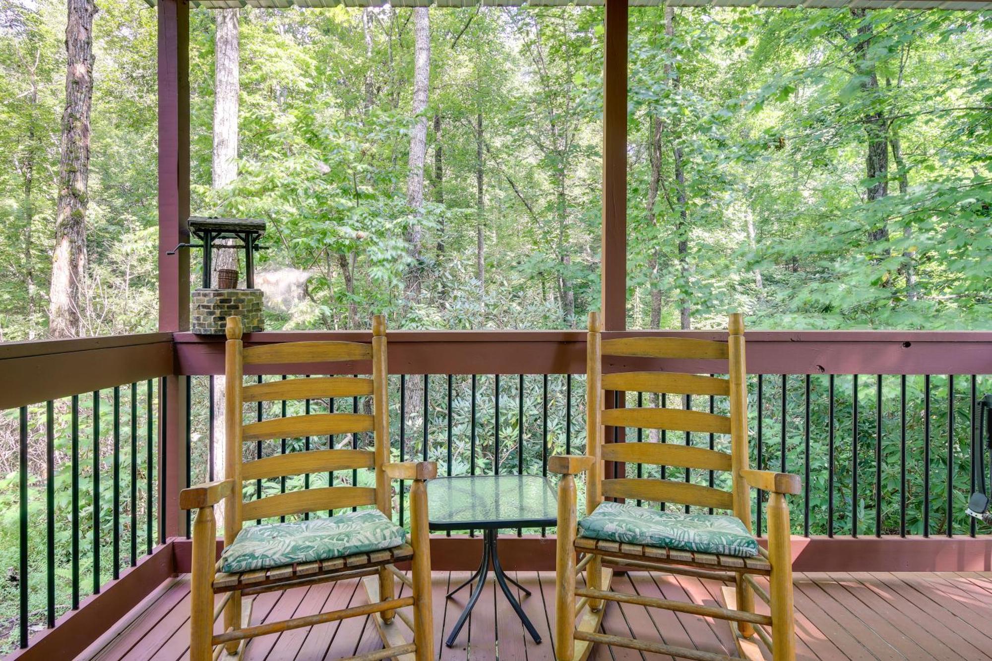 Quaint Smoky Mountain Cabin - 4 Mi To Gatlinburg! Exterior photo