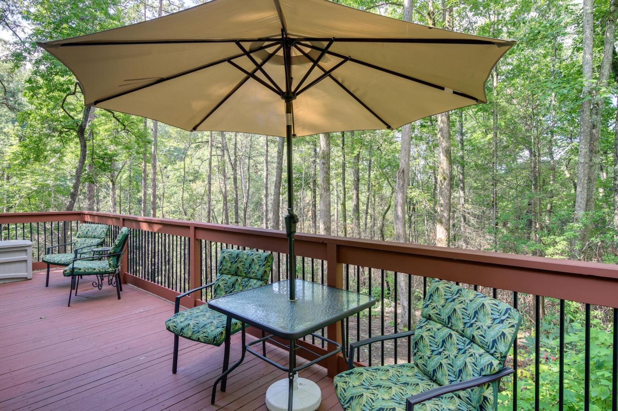 Quaint Smoky Mountain Cabin - 4 Mi To Gatlinburg! Exterior photo